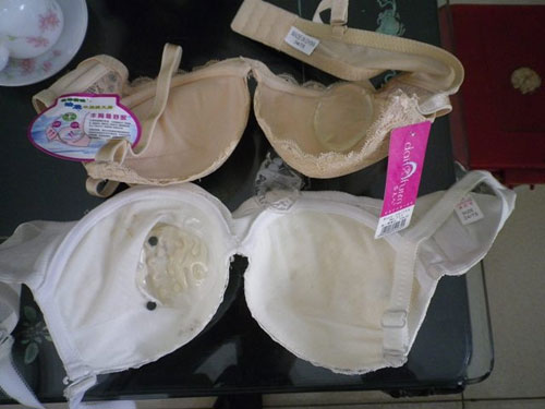 Sản phẩm áo ngực có túi chứa chất lạ bị tịch thu tại Thanh Hóa