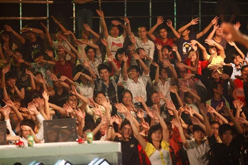 Khán giả có mặt tại trường quay ủng hộ tiết mục của thí sinh