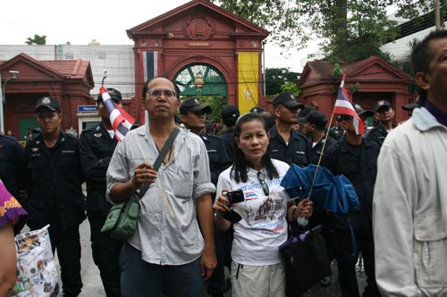 Lực lượng chống chính phủ biểu tình trước quốc hội Thái Lan