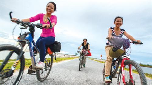 Trên đường ra cửa biển Ba Lạt (Nam Định - Thái Bình) bằng xe đạp 