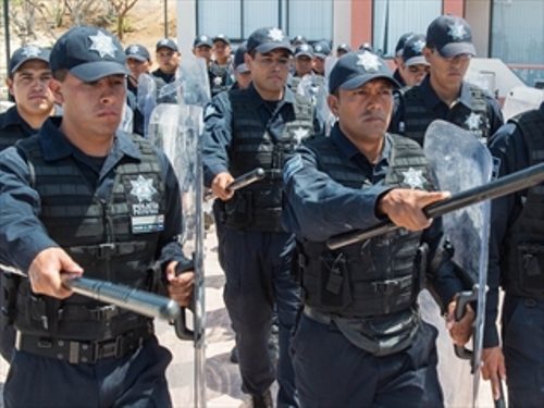 (TNO) Thị thưởng thành phố Acapulco ở Mexico ngày 2.11 tuyên bố 500 cảnh sát viên tại sẽ bị sa thải vì họ không vượt qua được những bài kiểm tra nhằm phát hiện những cảnh sát tham nhũng.