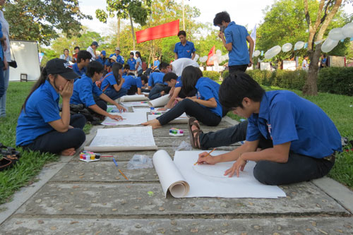 Hơn 1200 thanh niên hội thi vẽ tranh và tuần hành tuyên truyền về dân số và kế hoạch hóa gia đình 1