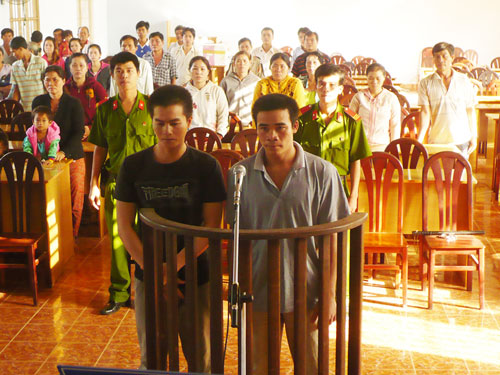 Tây Ninh: 9 tháng tù vì đánh CSGT 