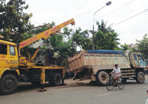 Xe khách tông xe máy, 1 người chết