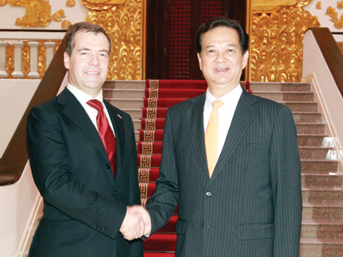 Thủ tướng Nguyễn Tấn Dũng đón tiếp Thủ tướng Medvedev