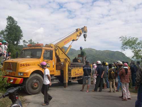 Xe lao xuống đèo, 15 người bị thương nặng 6