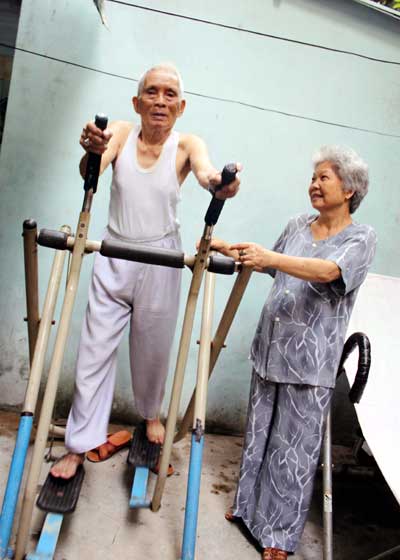 Cụ Mai Kim Sơn luyện tập thể dục mỗi ngày
