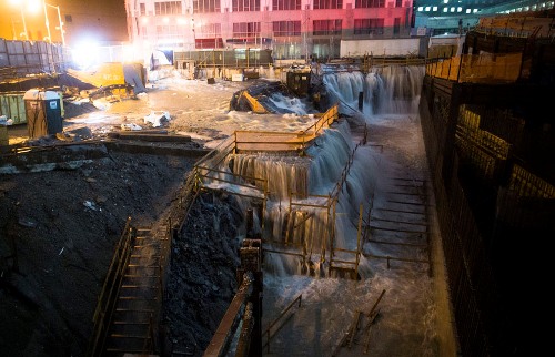 Ngày 29.10, bão Sandy đổ bộ làm nước biển tràn ngập khu vực Ground Zero ở New York (Mỹ). Trận siêu bão Sandy đã gây thiệt hại nặng nề, làm thiệt mạng ít nhất 250 người ở 7 quốc gia khác nhau, tổng thiệt hại được ước tính là khoảng 65,6 tỉ USD