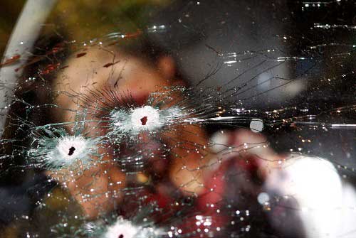Ngày 19.1, một tay sung bị bắn chết bên trong một chiếc xe ở Jungapeo (bang Michoacan, Mexico). Mặc dù tình trạng bạo lực trong cuộc chiến chống ma tuý đã có dấu hiệu giảm bớt trong năm 2012, nhưng các vụ giết người vẫn thường xuyên xảy ra