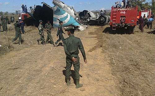 Hiện trường vụ tai nạn máy bay tại Myanmar