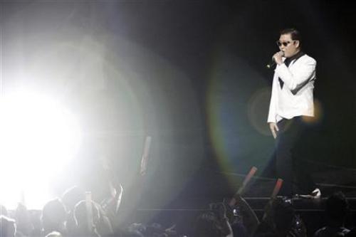 Psy biểu diễn tại bang Californa, Mỹ hồi tuần rồi - Ảnh: Reuters