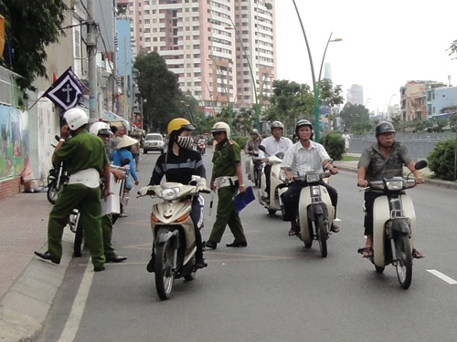 “Thích” phạt vi phạm giao thông