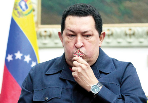 Ông Chavez phẫu thuật thành công