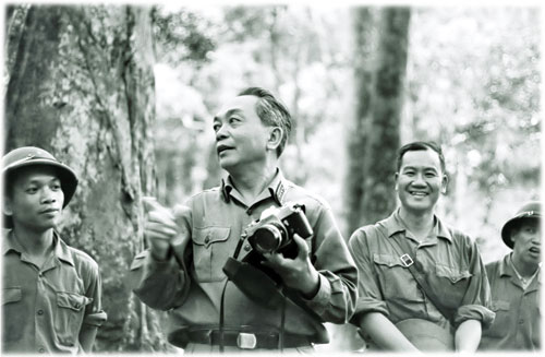 Chụp ảnh tướng Giáp ở Trường Sơn