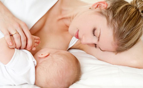 Sữa mẹ giúp ruột bé khỏe