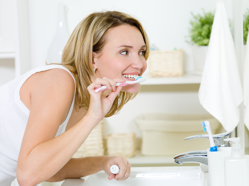 Nên chải răng trước hay sau khi ăn?