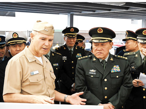 Ông Lương Quang Liệt thăm căn cứ hải quân Mỹ tại San Diego