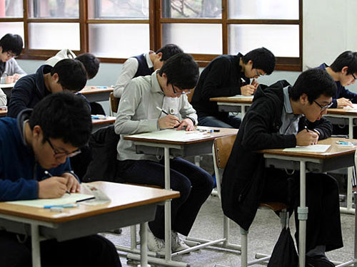 Học sinh Hàn Quốc ít đọc sách, chơi game online nhiều