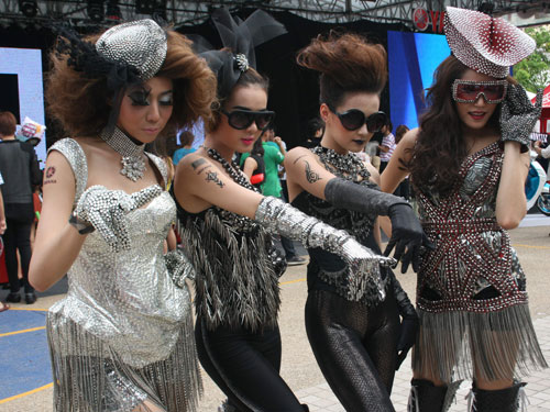 Lady Gaga bị ném đá trước đêm diễn ở Thái Lan - 1