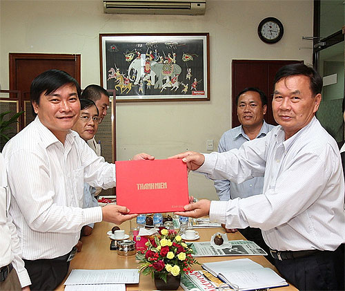 Tăng cường hợp tác giữa Báo Thanh Niên và Nhà in Thanh Niên Lào