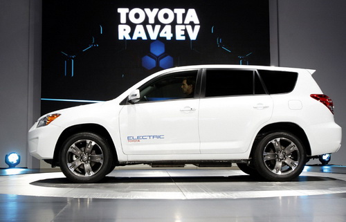 Toyota chào bán mẫu xe SUV chạy điện đầu tiên