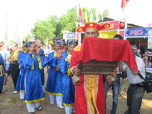 Lễ tế Bà Tơ khai hội hội sóng nước Tam Giang 1