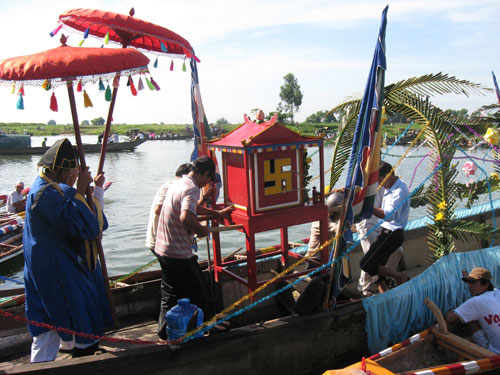 Lễ tế Bà Tơ khai hội hội sóng nước Tam Giang 2