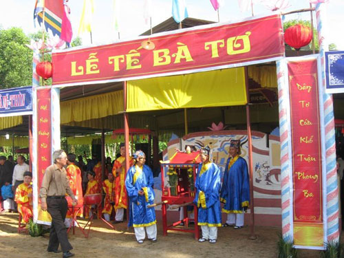 Lễ tế Bà Tơ khai hội hội sóng nước Tam Giang 6