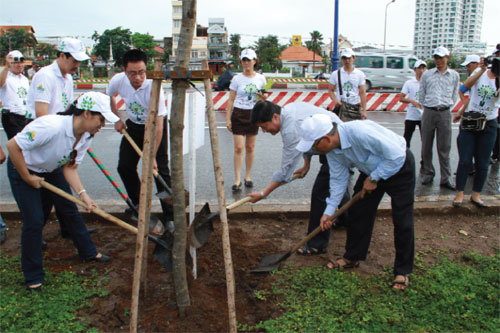 Hưởng ứng “Lễ trồng cây đời đời nhớ ơn Bác Hồ” 