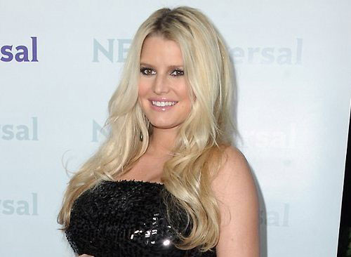 Jessica Simpson sinh con gái đầu lòng