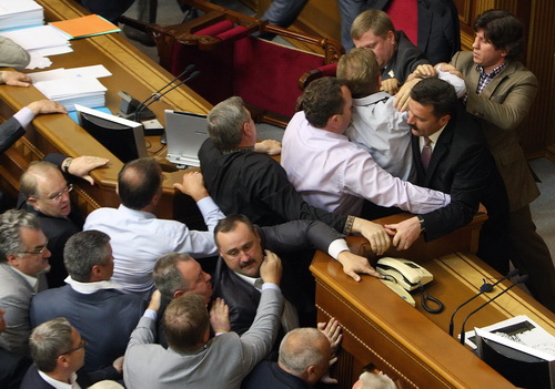 Nghị sĩ Ukraine nhập viện vì đánh nhau tại quốc hội 1