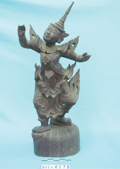 Tượng vũ công Campuchia bằng gỗ thế kỷ 19, 20 - Ảnh: Bảo tàng Lịch sử TP.HCM cung cấp