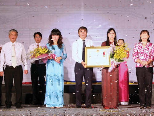 Trường tiểu học nhận Huân chương lao động hạng nhì