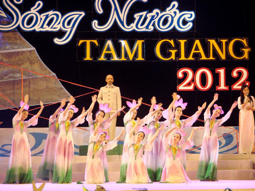 Khai mạc lễ hội Sóng nước Tam Giang 1