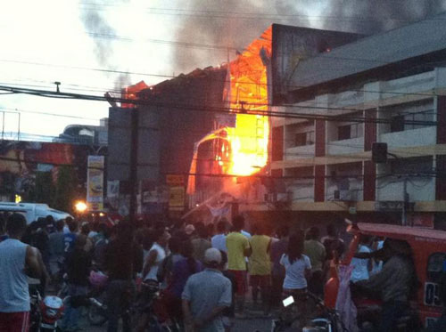 Cháy cửa hàng ở Philippines, 13 người chết