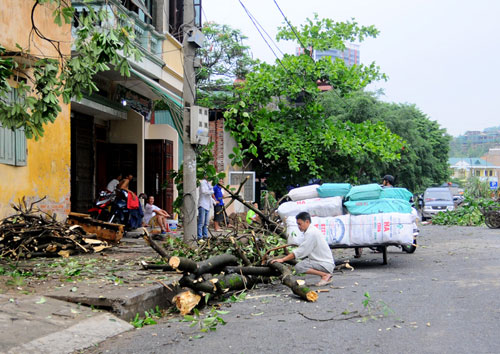 Lao Cai: Khẩn trương khắc phục hậu quả mưa lốc 1