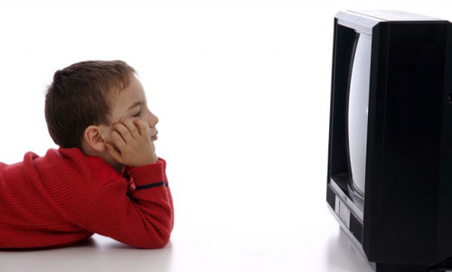 Hạn chế cho trẻ xem truyền hình để trẻ có thói quen ăn uống tốt