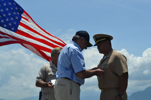 Bộ trưởng Quốc phòng Mỹ Leon Panetta thăm vịnh Cam Ranh - 10