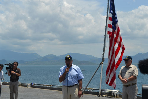 Bộ trưởng Quốc phòng Mỹ Leon Panetta thăm vịnh Cam Ranh - 9