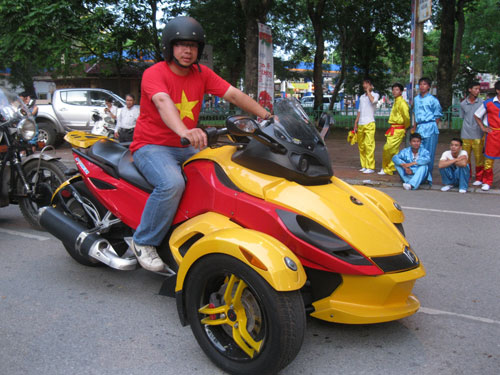 Dàn xe mô tô "khủng long" diễu hành tại carnaval Hải Phòng - 3
