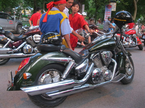 Dàn xe mô tô "khủng long" diễu hành tại carnaval Hải Phòng - 8