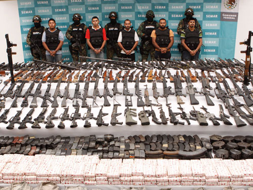 Vũ khí và ma túy của một băng nhóm tội phạm Mexico bị nhà chức trách bắt giữ - nd