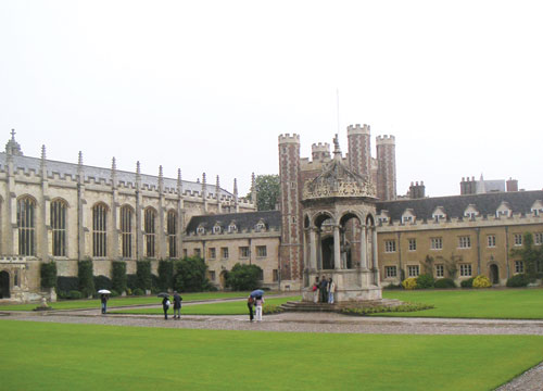ĐH Cambride của Anh là một trong những trường ĐH hàng đầu trên thế giới 