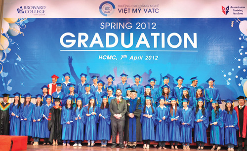 44 sinh viên khóa đầu tiên đã được VATC phát bằng tốt nghiệp nhưng bằng cấp này sẽ không được thừa nhận tại Việt Nam - Ảnh: C.T.V