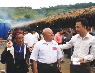 Káp Thành Long trong chuyến đi công tác tại huyện Mù Cang Chải, Yên Bái