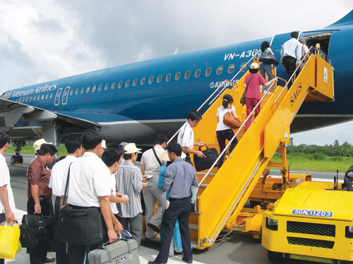 Hạ tầng giao thông cần được đầu tư nhiều hơn nữa để thu hút đầu tư ở ĐBSCL - Ảnh: Công Hân