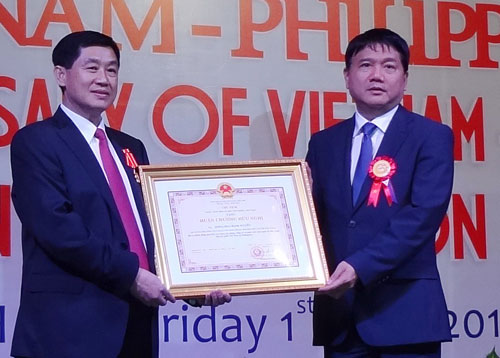 Chủ tịch nước tặng Huân chương Hữu nghị cho ông Johnathan Hạnh Nguyễn