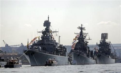 Các tàu chiến của Nga - Ảnh: Reuters