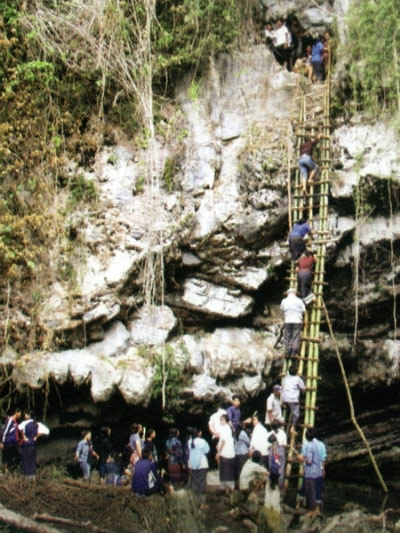 Bí ẩn hang Phật Thăm Pa Fa