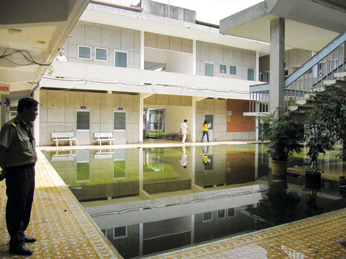 “Bể bơi” trong bệnh viện - 1